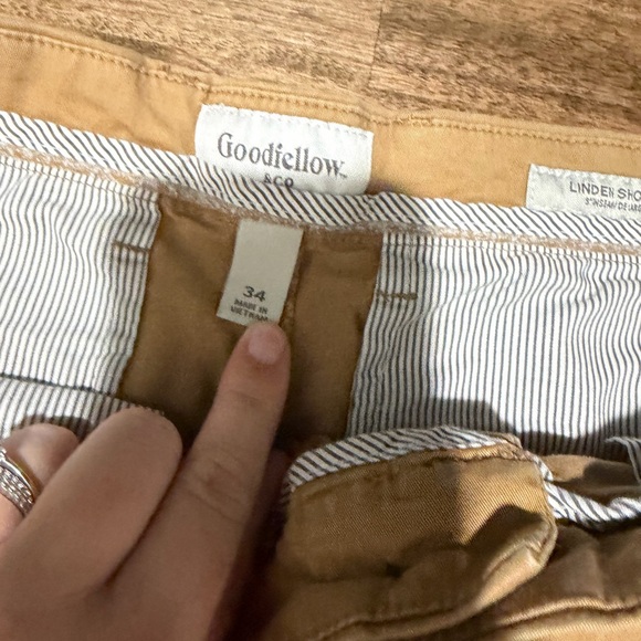 Goodfellow & Co Men's Khaki Flat Front Shorts - Picture 3 of 3